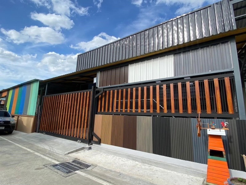 ร้านขายแผ่นหลังคาไวนิล